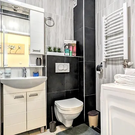 شقة Spacious & Attractive 600m-7minuta Hoda Od Centra, Mogucnost Za Parking-apartmani-nsmilos نوفي ساد